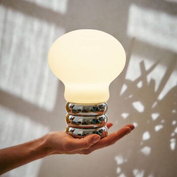 Ingo Maurer B.Bulb stolná LED lampa s batériou