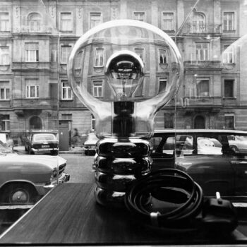 Ingo Maurer Bulb – dizajnérska stolná lampa