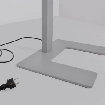 Kancelárska stojacia lampa Arcchio LED Aila, strieborná, senzor denného svetla