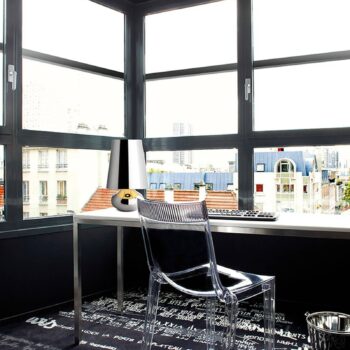 Kartell Cindy stolová LED lampa, platina metalická