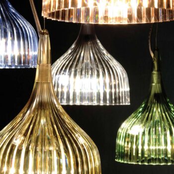 Kartell É – závesná lampa LED, priehľadná