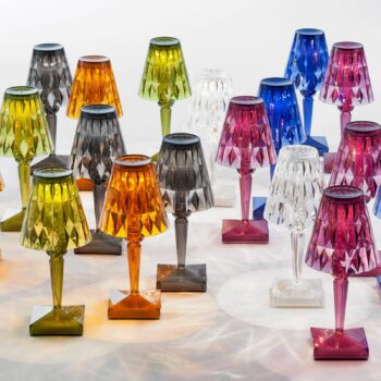 Kartell LED stolová lampa na batérie Batéria, 26 cm, dymovo sivá, IP54