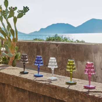 Kartell LED stolová lampa na batérie Batéria, 26 cm, dymovo sivá, IP54