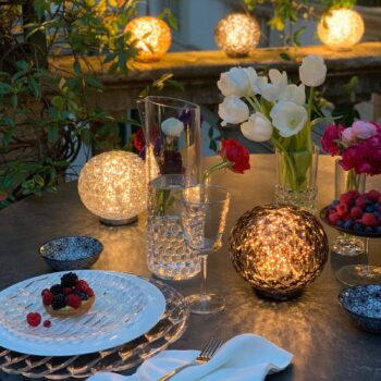 Kartell Mini Planet stolná lampa na bat., dym sivá
