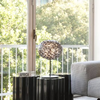 Kartell Planet stolná LED lampa podstavec dym sivá