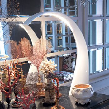 Kartell stolová LED lampa Taj, biela, 62 cm, plast