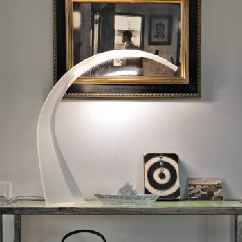 Kartell stolová LED lampa Taj, biela, 62 cm, plast