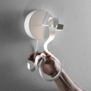Knikerboker Curve nástenné LED svetlo oceľ, biela