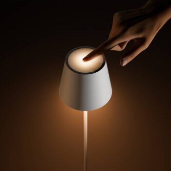 LED dobíjacia stojacia lampa Nuindie IP54 120 cm okrúhla USB-C snehovo