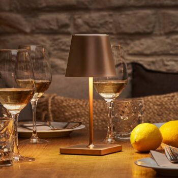 LED dobíjacia stolná lampa Nuindie mini, USB-C, bronzová, IP54, stmiev.