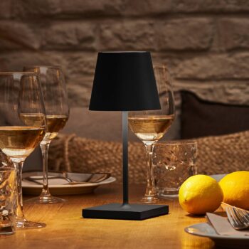 LED dobíjacia stolná lampa Nuindie mini, USB-C, čierna, IP54, stmiev.