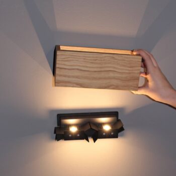 LED nástenné svetlo Shine-Wood, dub/čierna, šírka 23 cm, drevo