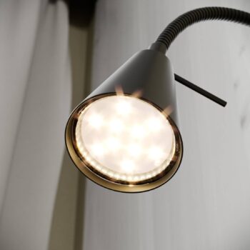 LED nástenné svetlo Tuso, čierne, montáž na posteľ, kov
