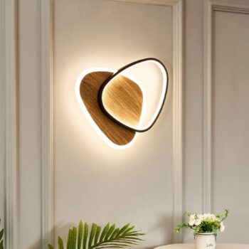 LED nástenné svietidlo Ovest, svetlé drevo, dĺžka 45 cm, drevo, CCT