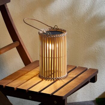 LED solárna stolová lampa Lindby Amaria, bambus, Ø 12 cm