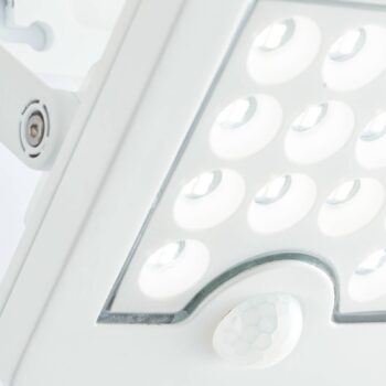 LED solárny vonkajší nástenný reflektor Luton Sensor, biely, šírka 13 cm