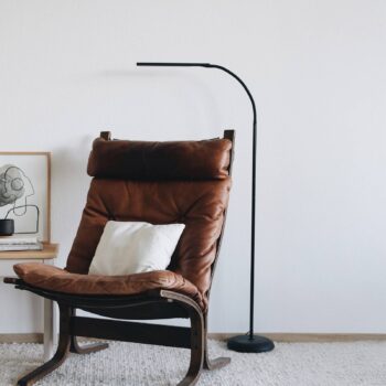 LED stojacia lampa MAULpirro, čierna, 126 cm, stmievateľné