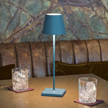 LED stolná lampa Nuindie, USB-C, modrá, IP54, stmievateľná