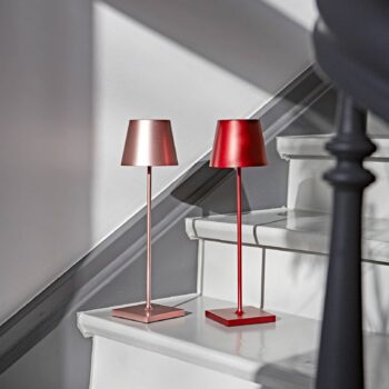 LED stolná lampa Nuindie, USB-C, ružovo-zlatá, IP54, stmievateľná