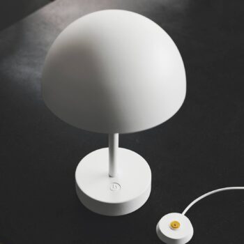 LED stolová lampa Ellen To-Go, biela, hliník