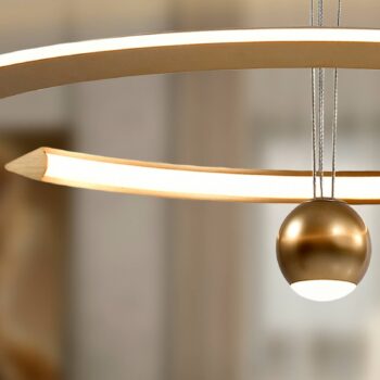 LED závesné svietidlo Orane zlatej farby, výškovo nastaviteľné, Ø 60 cm