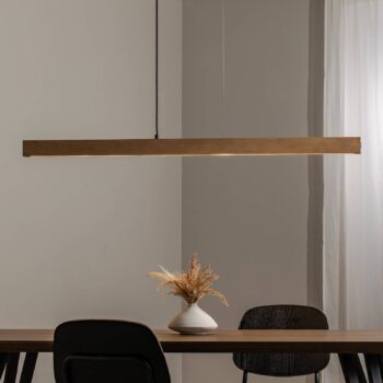 LED závesné svietidlo z dreva Teo, borovica, 126 cm, dotykový stmievač