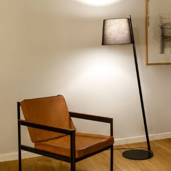 LEDS-C4 Clip stojaca lampa 158 cm tienidlo čierna