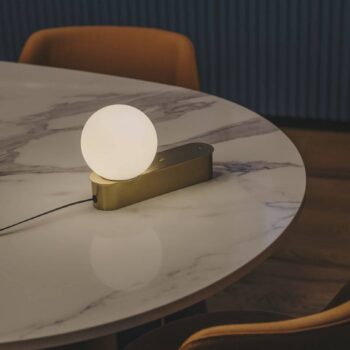 LEDS-C4 LED stolová lampa Perlina, zlatá farba, dĺžka 22,8 cm