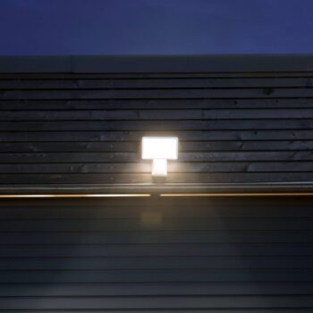LEDVANCE Endura Pro Flood Sensor LED Spot 15W biely