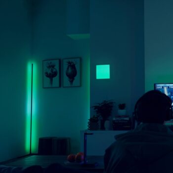 LEDVANCE SMART+ WiFi Floor Rohová stojacia lampa, biela, 140 cm