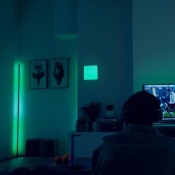LEDVANCE SMART+ WiFi Floor Rohová stojacia lampa čierna 140 cm