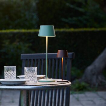 LOOM DESIGN LED dobíjacia stolná lampa Modi Micro, IP65, corten