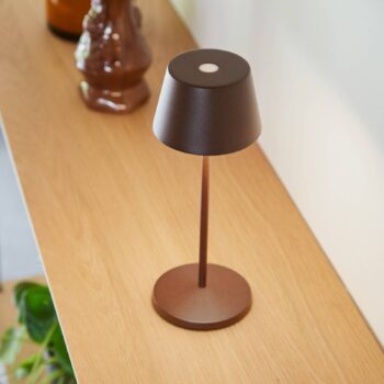 LOOM DESIGN LED dobíjacia stolná lampa Modi Micro, IP65, corten