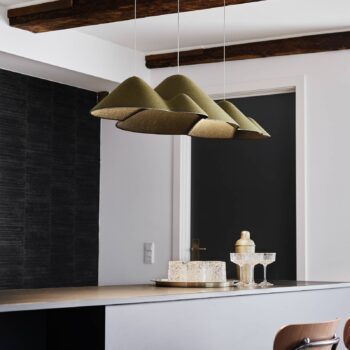 LOOM DESIGN LED závesné svietidlo Panorama zeleno-čierna plsť 106 cm