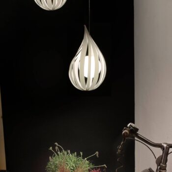 LZF Raindrop medium závesná lampa, slonovina