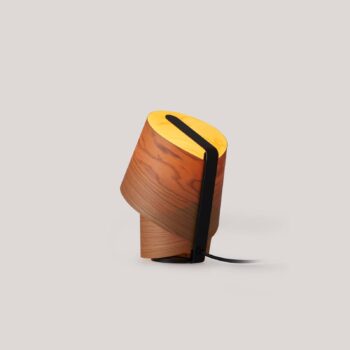 LZF Stolná lampa Tiny, prírodné čerešňové drevo, výška 22,5 cm