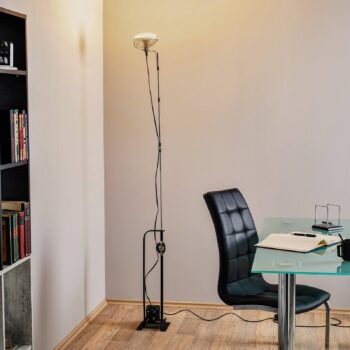 Limitovaná edícia stojacej lampy FLOS Toio, čierna, kov, 195 cm
