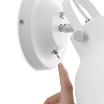 Lindby Adirta kovová nástenná lampa biela