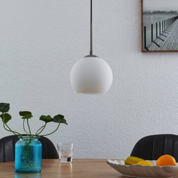 Lindby Jurian závesné svietidlo 1 svetlo, nikel/opál