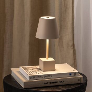 Lindby LED dobíjacia stolová lampa Janea CUBE, béžová, kov