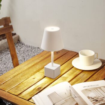 Lindby LED dobíjacia stolová lampa Janea CUBE, biela, kov