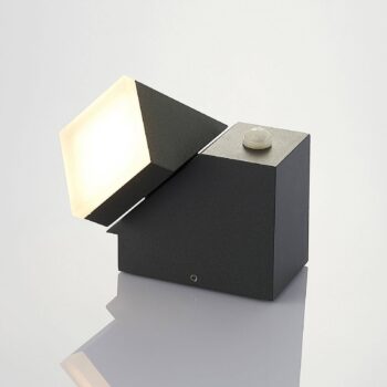 Lindby LED nástenné svietidlo Sally, 15 cm, antracitová farba, IP54, senzor