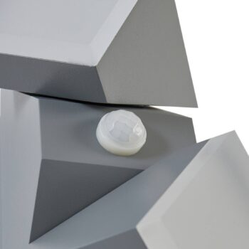 Lindby LED nástenné svietidlo Sally, 22 cm, sivé, IP54, senzor