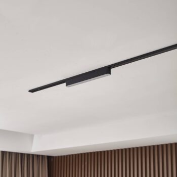 Lindby LED pásik 48 V Lumaro, čierny, 10 W, plastový, stmievateľný