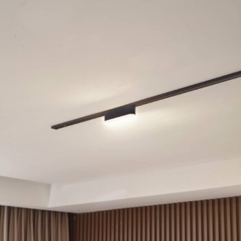 Lindby LED pásik 48 V Lumaro, čierny, 5 W, plastový, stmievateľný