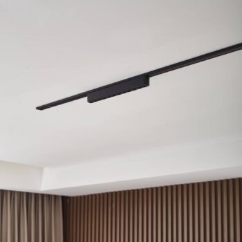 Lindby LED pásik 48V Lumaro, čierny, 12 bodov, 2,4 cm, stmievateľný