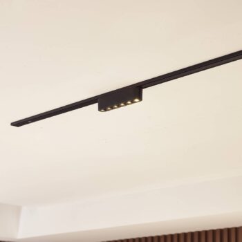 Lindby LED pásik 48V Lumaro, čierny, 6 bodov, 2,4 cm, stmievateľný