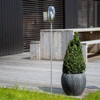 Lindby LED solárna lampa Jari, výška 122 cm, nerezová oceľ, číra