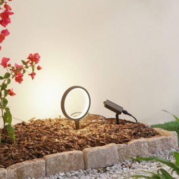 Lindby LED solárne osvetlenie zemného hrotu Syrene, 18 cm, čierna farba,