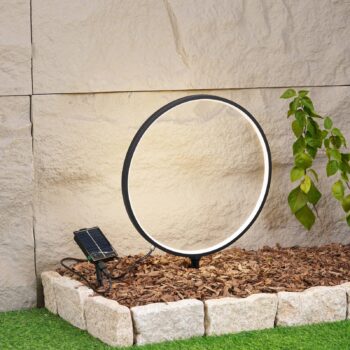 Lindby LED solárne osvetlenie zemného hrotu Syrene, 45 cm, čierna farba, hliník